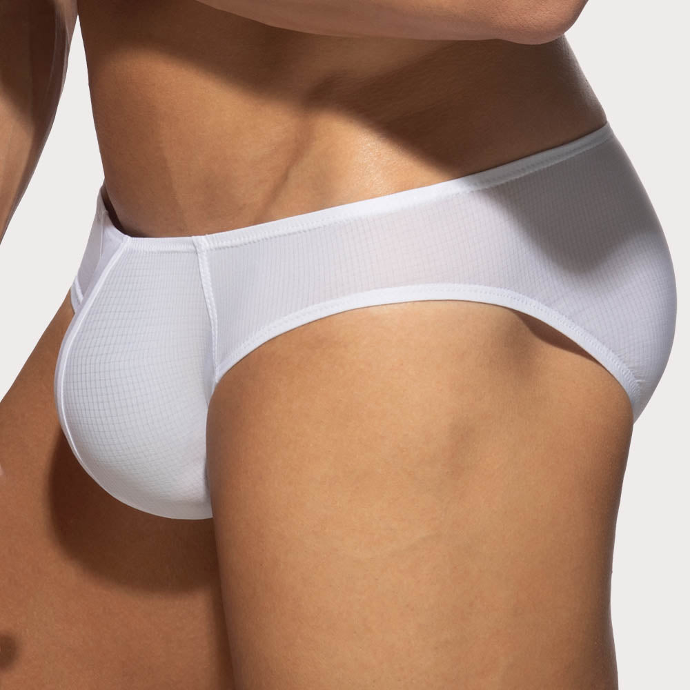 Addicted Veloz Dry Bikini Brief - Knapper Männer Slip im Low-Rise Design aus ultra-leichtem Material in weiß