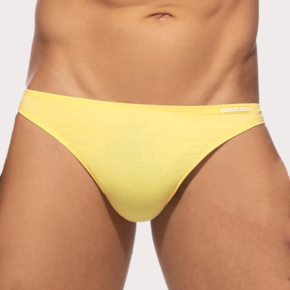 Addicted Cotton Thong - knapper Low-Rise String-Tanga für Männer in gelb, front