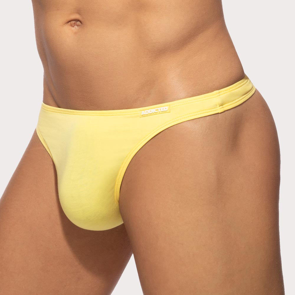 Addicted Cotton Thong - knapper Low-Rise String-Tanga für Männer in gelb
