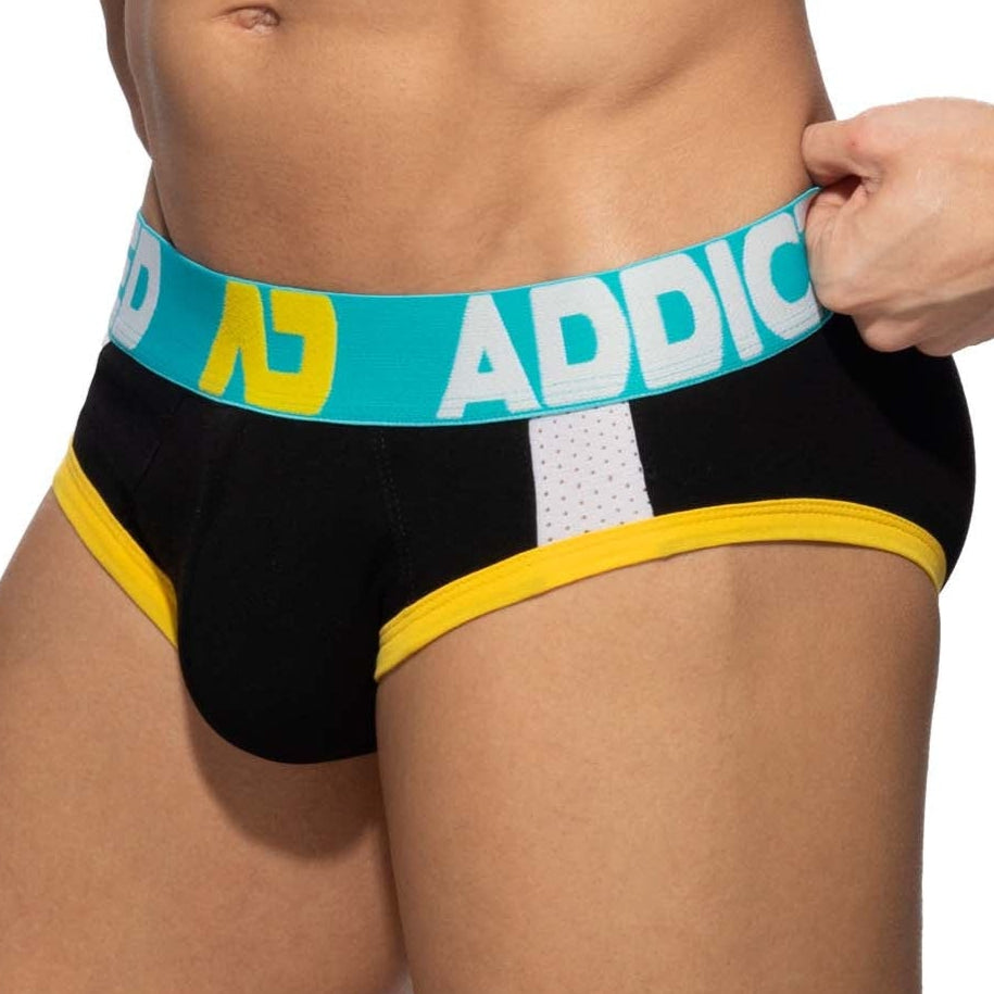 Addicted Sports Padded Brief - sportlicher Männer Slip mit Push-Up Einlage, schwarz