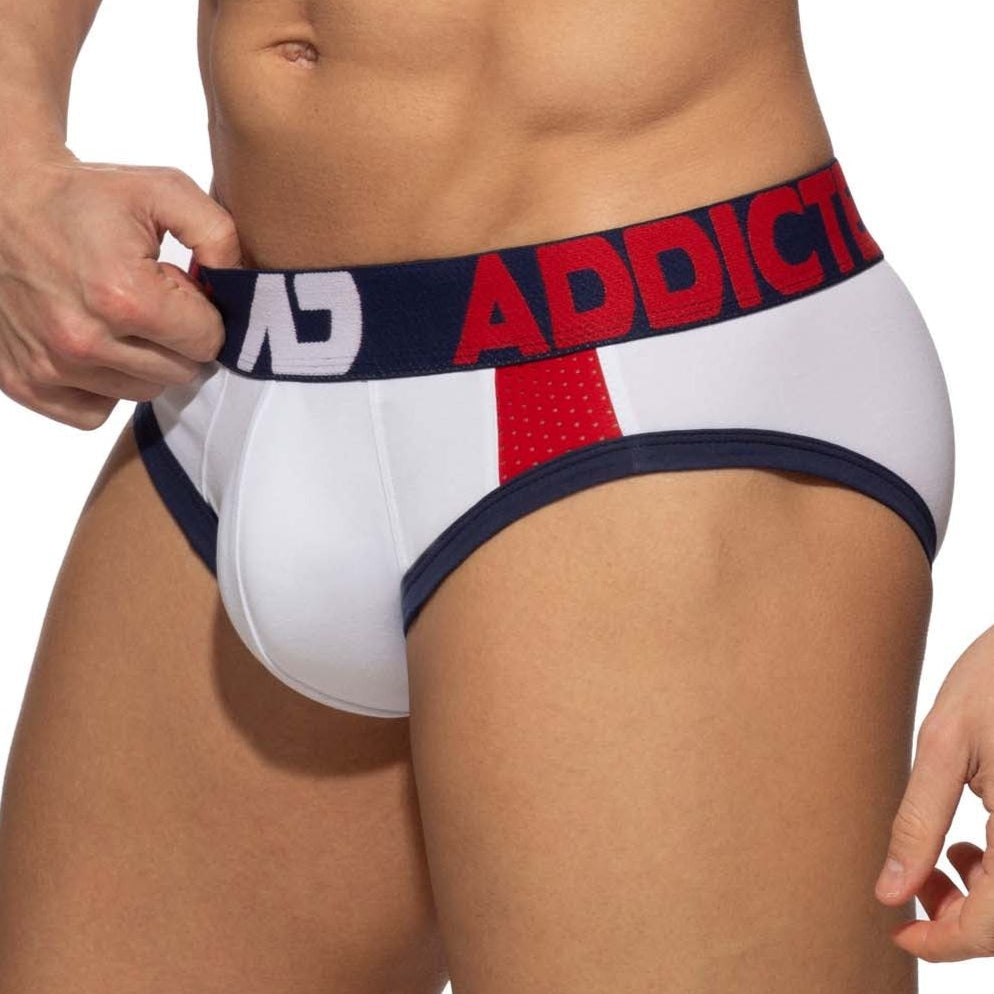 Addicted Sports Padded Brief - sportlicher Männer Slip mit Push-Up Einlage, weiß