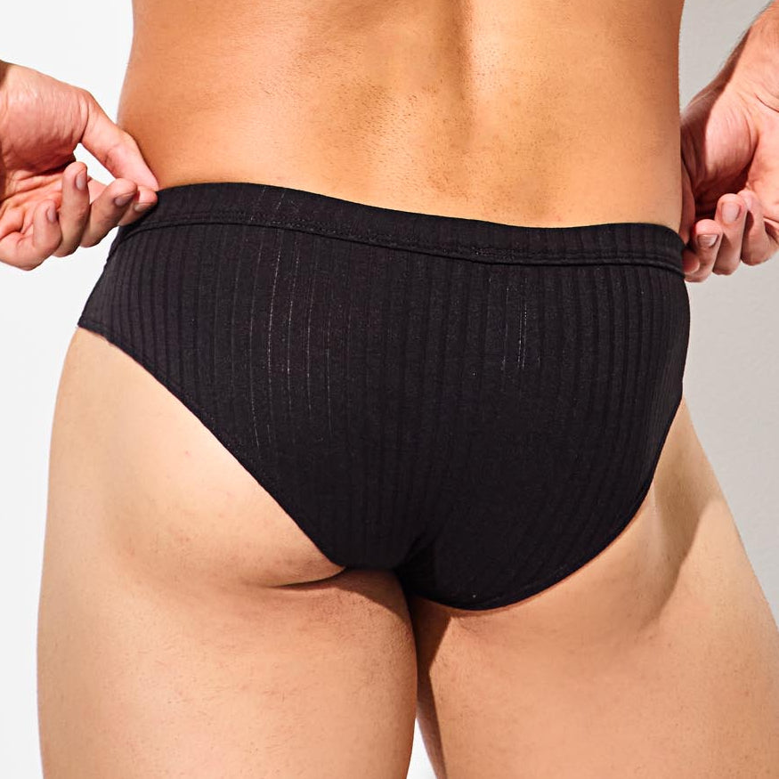 Intymen Pure Brief - Schwarzer Herren Slip in knappem Low-Rise Design aus geripptem Material, back