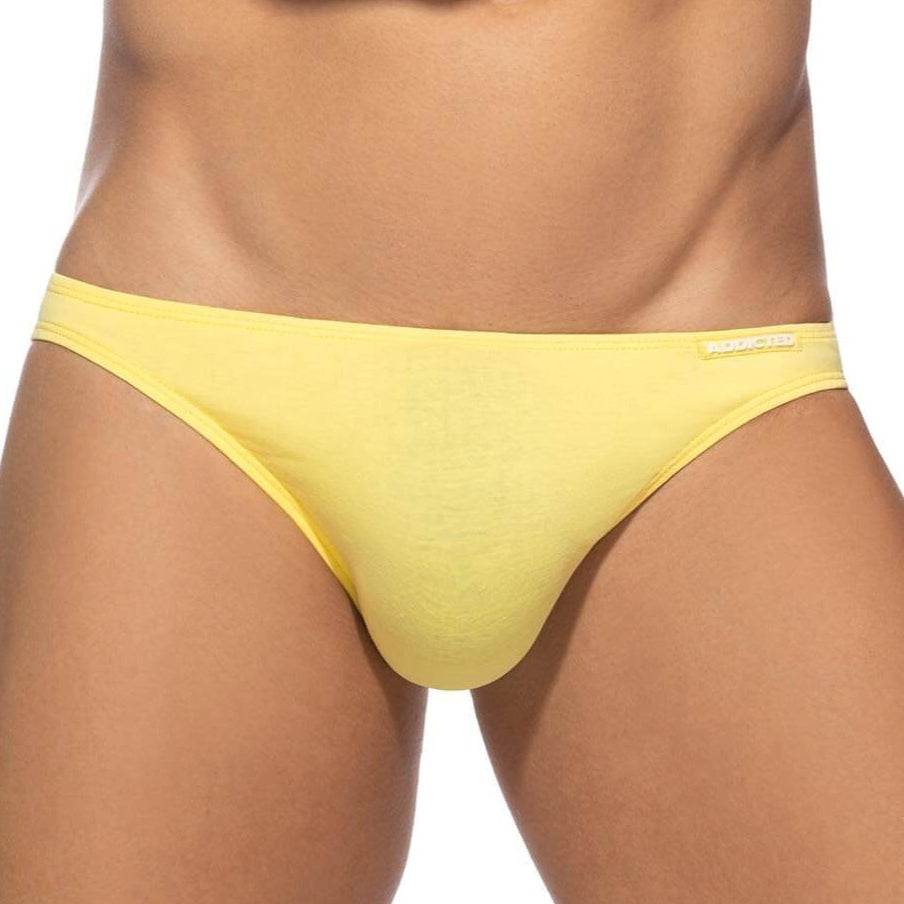 knapp geschnittener Mini Slip 'COTTON BIKINI BRIEF' von Addicted Underwear in gelb, Frontansicht