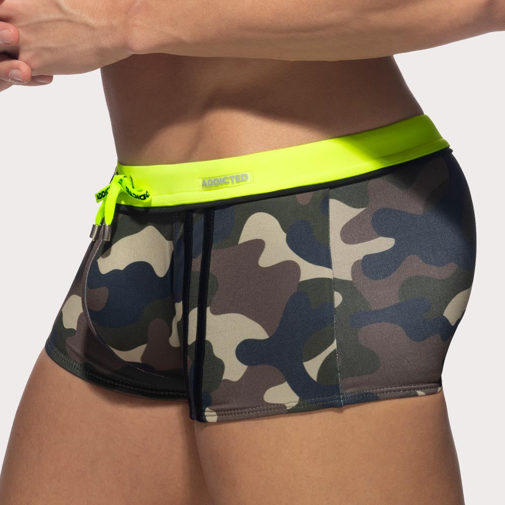 Addicted Badehose 'Detail Binding Swim Boxer' mit Camo-Muster und Push-Up Einlage, Seitenansicht