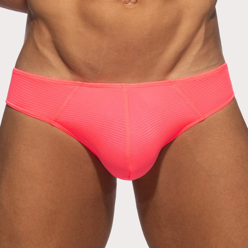 Addicted Veloz Dry Bikini Brief - Knapper Männer Slip im Low-Rise Design aus ultra-leichtem Material in neon-pink, front