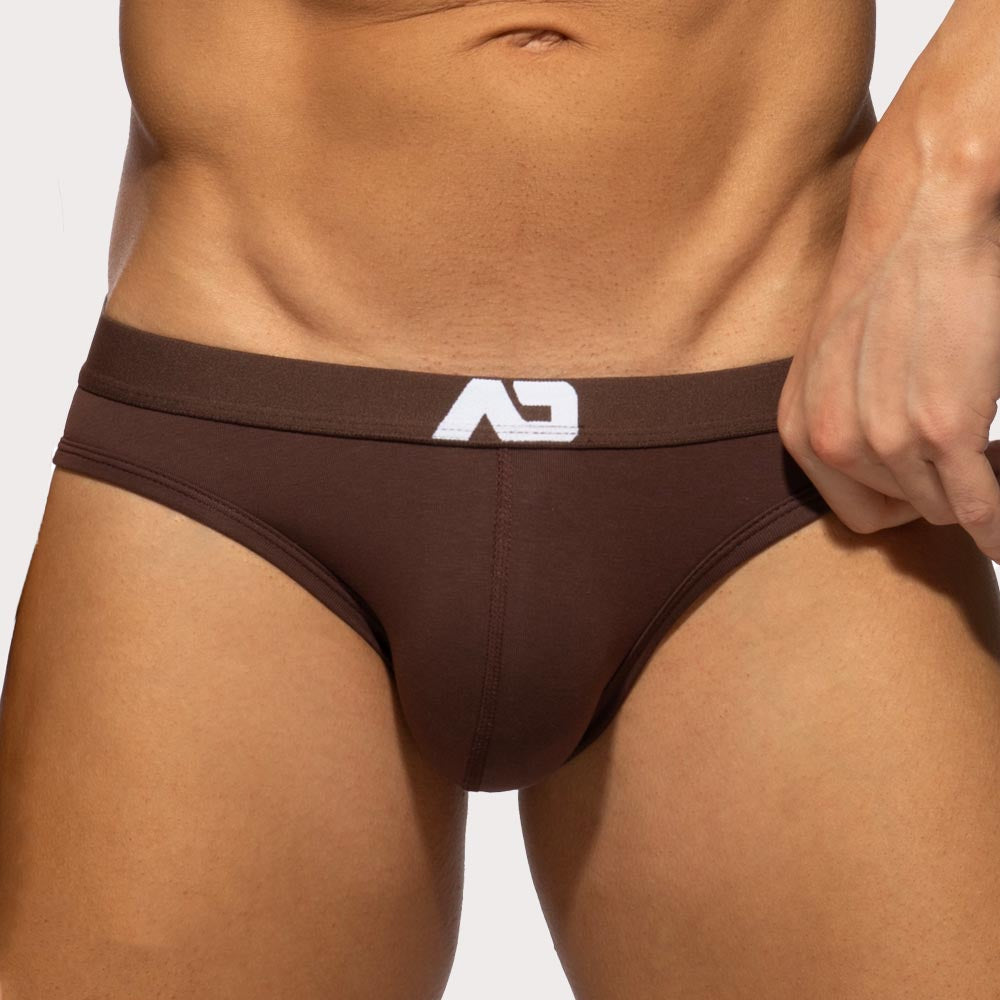 Addicted Essential AD Bikini Brief - Herren Slip aus weicher Baumwolle mit schmalem Hüftband und AD Logo in braun