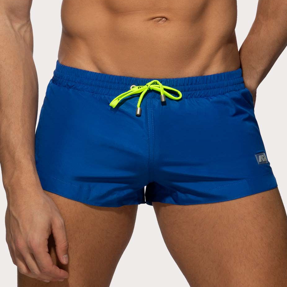 Basic Mini Short - Sexy, knappe Badeshorts aus der Swimwear Kollektion von Addicted in blau