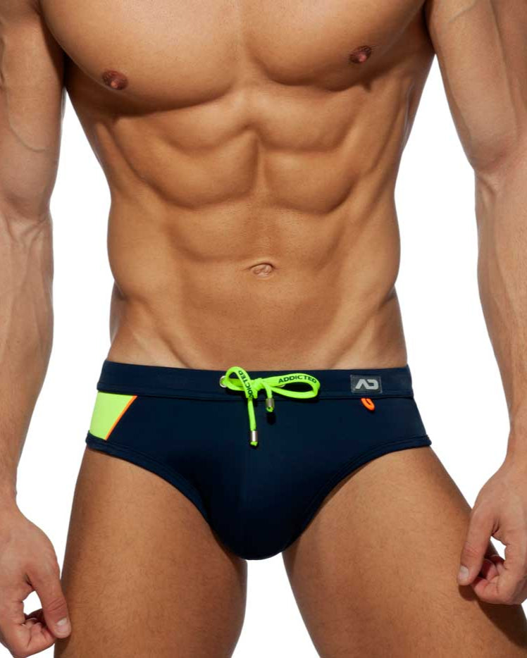 Sportlicher Badeslip 'Racing Side Swim Brief' von Addicted mit Push-UP Einlage